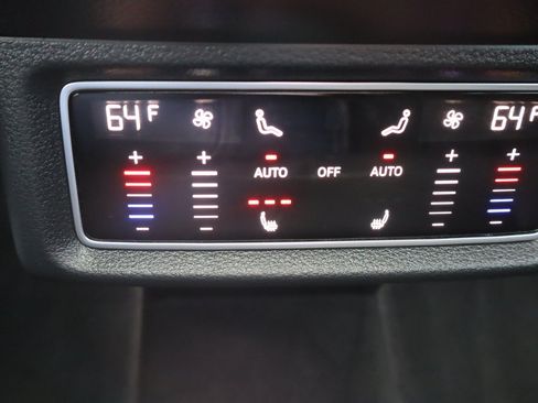 Used 2021 Audi e-tron Prestige w/ Prestige Package AWD/4WD image 22
