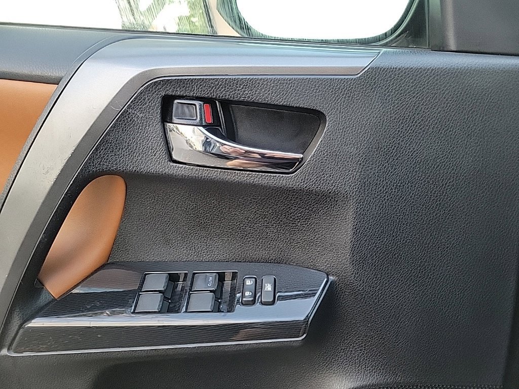 Used 2017 Toyota RAV4 SE AWD/4WD image 14