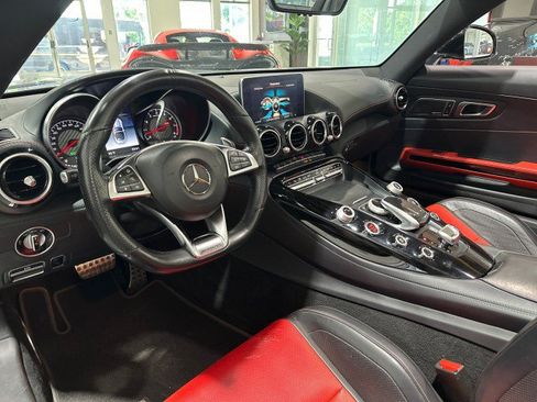 Used 2019 Mercedes-Benz AMG GT Roadster image 3