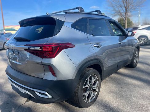 Used 2022 Kia Seltos EX image 7