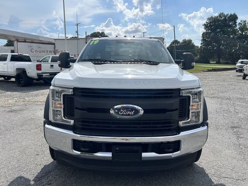 Used 2019 Ford F550 4x4 Regular Cab Super Duty w/ XL Value Package image 3
