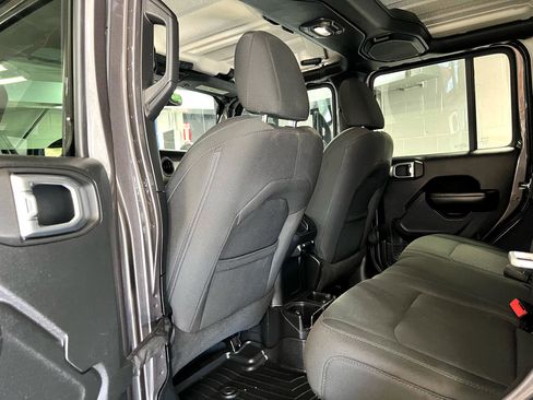 Used 2018 Jeep Wrangler Unlimited Sport S image 27