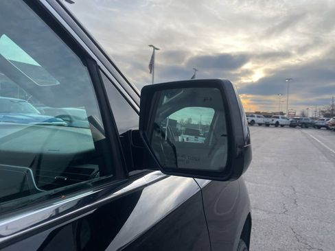 Used 2018 Chevrolet Tahoe LT w/ LT Signature Package image 11