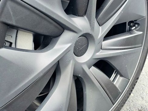 Used 2025 Tesla Model Y Long Range image 7