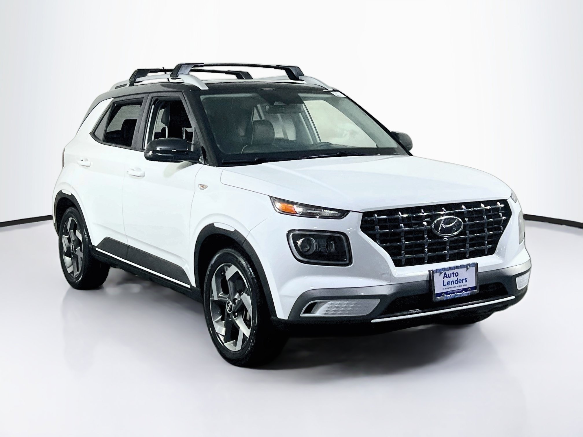 Used 2023 Hyundai Venue Limited FWD image 3