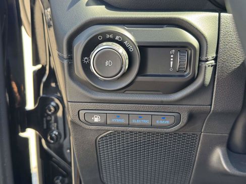 Used 2024 Jeep Wrangler High Altitude AWD/4WD image 27
