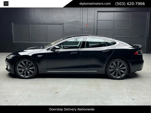 Used 2012 Tesla Model S Signature Performance image 3