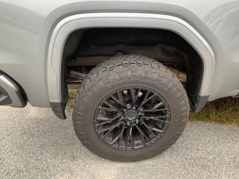 Used 2024 GMC Sierra 1500 AT4 w/ Technology Package AWD/4WD image 8