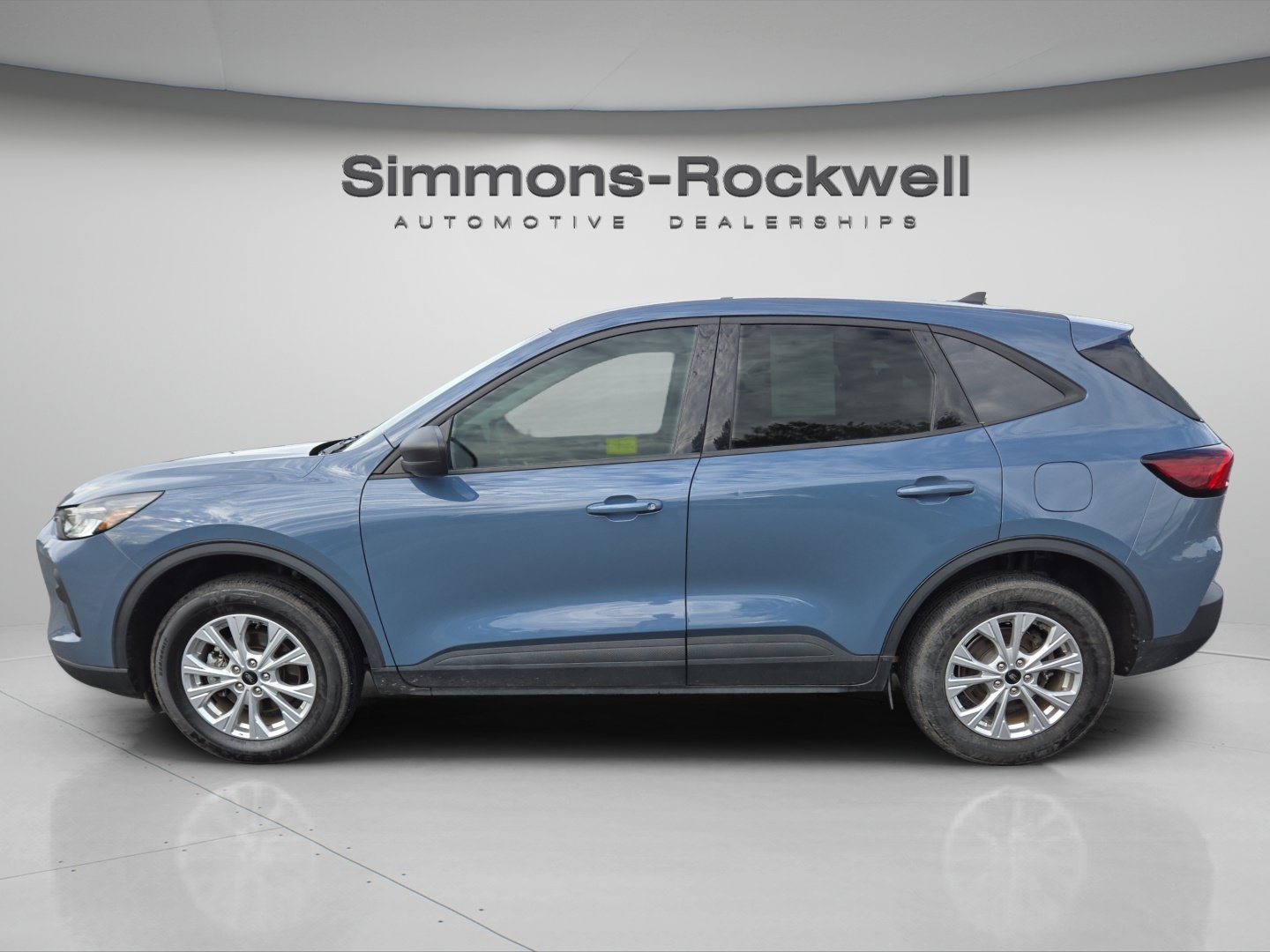 Used 2025 Ford Escape Active AWD/4WD image 2