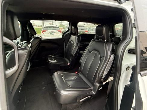 Used 2020 Chrysler Pacifica Touring-L Plus w/ S Appearance Package FWD image 23