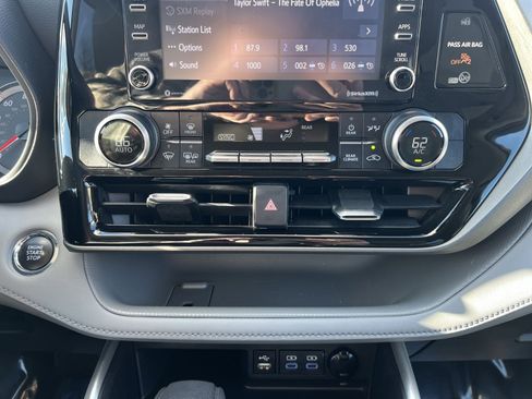 Used 2022 Toyota Highlander L image 20