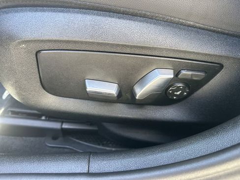 Used 2019 BMW 530i 530i w/ Convenience Package image 18