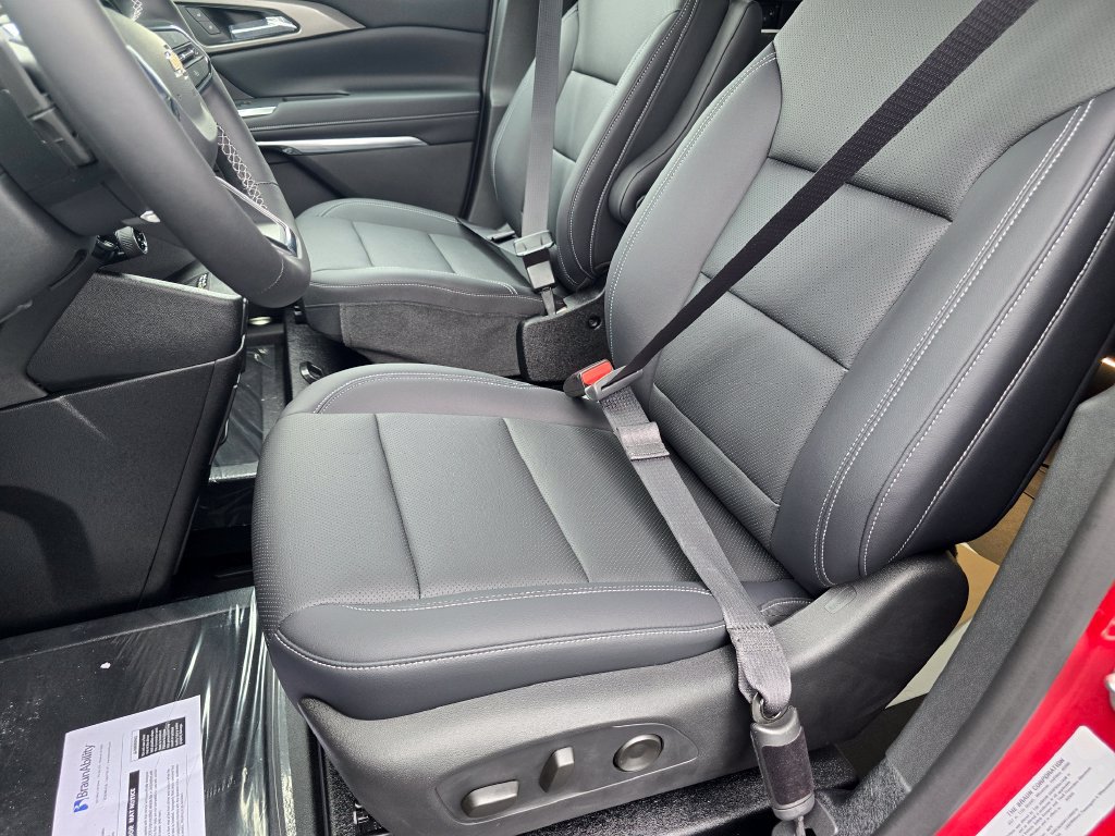 Used 2026 Chevrolet Traverse LT w/ Driver Confidence Package FWD image 21