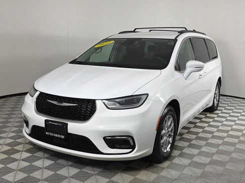 Used 2022 Chrysler Pacifica Touring-L FWD image 9