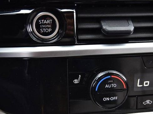 Certified 2024 Nissan Pathfinder SL image 18