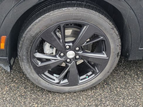 Used 2021 Buick Envision Essence w/ Technology Package I image 11