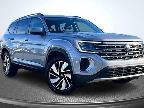 Used 2025 Volkswagen Atlas SE image 3