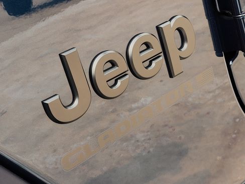 Used 2025 Jeep Gladiator Sport AWD/4WD image 12