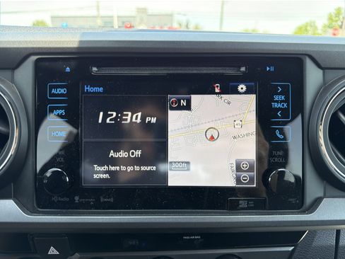 Used 2018 Toyota Tacoma TRD Sport AWD/4WD image 25