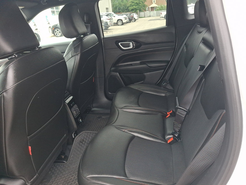 Used 2025 Jeep Compass Trailhawk AWD/4WD image 20