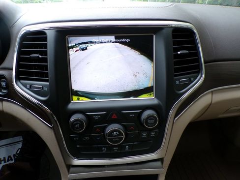 Used 2015 Jeep Grand Cherokee Overland AWD/4WD image 27