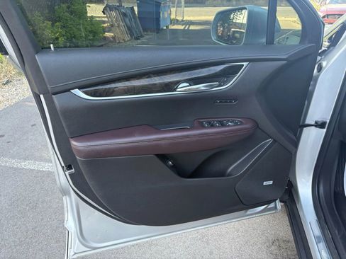 Used 2020 Cadillac XT6 Premium Luxury image 11