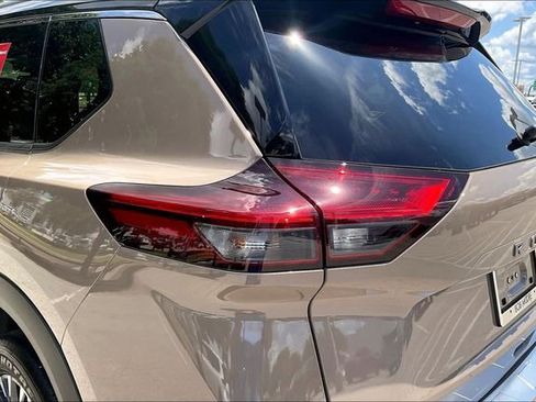 Certified 2025 Nissan Rogue SL w/ Tech Package FWD image 28