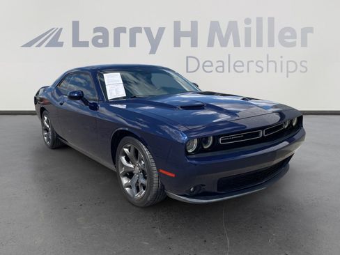 Used 2015 Dodge Challenger SXT Plus w/ Driver Convenience Group RWD image 7