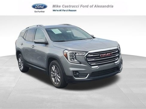 Used 2024 GMC Terrain SLT FWD image 1