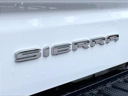 Used 2022 GMC Sierra 1500 Denali w/ Technology Package AWD/4WD image 9