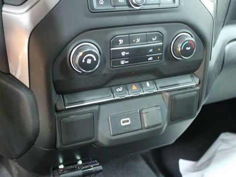 Used 2019 Chevrolet Silverado 1500 Custom w/ Custom Value Package AWD/4WD image 18