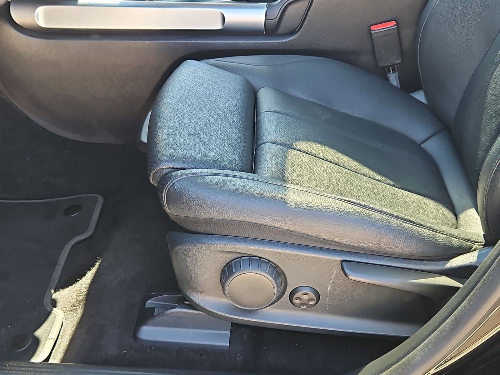 Used 2022 Mercedes-Benz EQB 300 4MATIC image 16