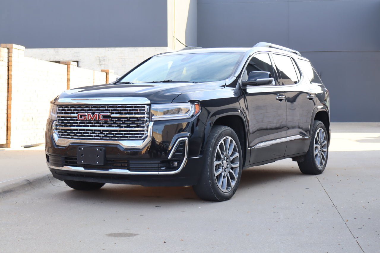 Used 2022 GMC Acadia Denali w/ Trailering Package FWD image 2
