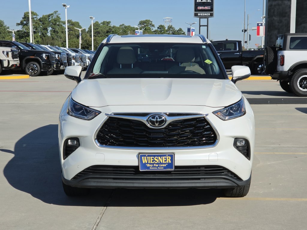 Used 2021 Toyota Highlander Limited FWD image 2