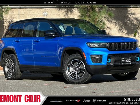 New 2023 Jeep Grand Cherokee Trailhawk w/ Advanced Protech Group II image 1