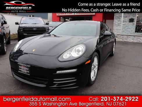 Used 2016 Porsche Panamera 4 image 1