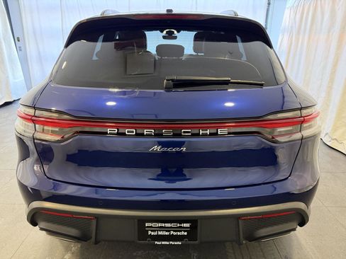 Certified 2024 Porsche Macan image 8