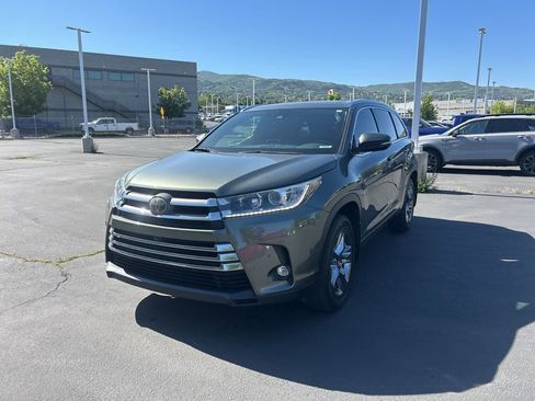 Used 2019 Toyota Highlander Limited Platinum AWD/4WD image 9