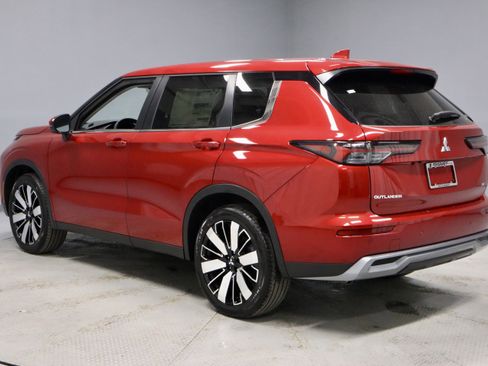 New 2026 Mitsubishi Outlander SE image 6