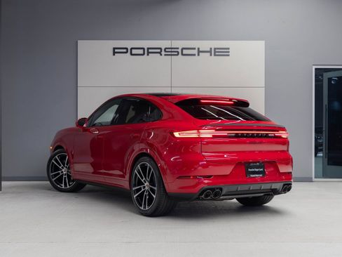 Certified 2026 Porsche Cayenne Coupe AWD/4WD image 3