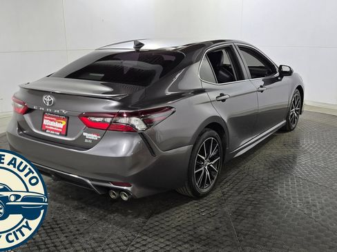 Used 2021 Toyota Camry SE FWD image 7