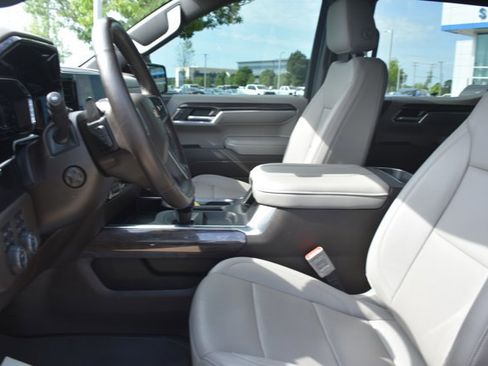 Used 2023 Chevrolet Silverado 1500 LTZ AWD/4WD image 18