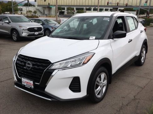 New 2025 Nissan Kicks Play S image 8