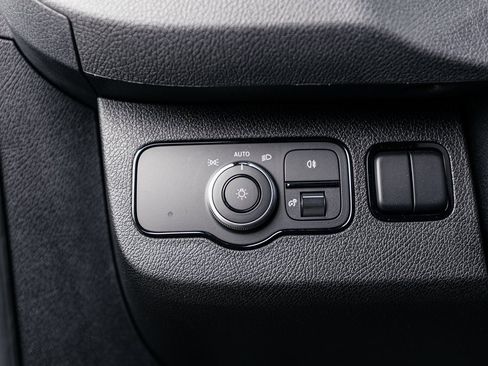 Used 2025 Mercedes-Benz Sprinter 2500 image 9