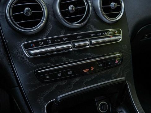 Used 2021 Mercedes-Benz GLC 300 w/ Premium Package image 23