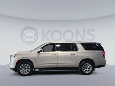 Used 2023 Chevrolet Suburban Premier w/ Premium Package image 7