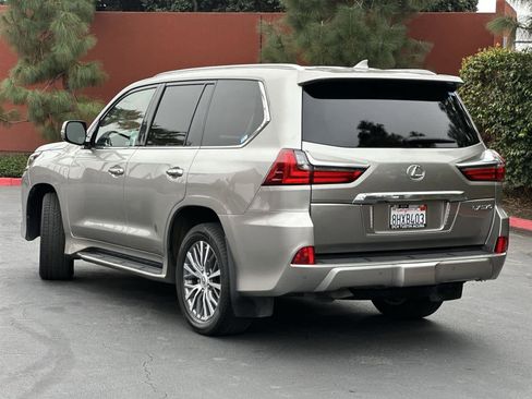Used 2019 Lexus LX 570 4WD image 4