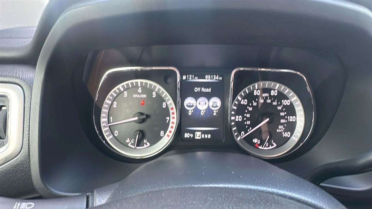 Used 2017 Nissan Titan SV RWD image 39