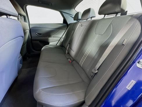 Used 2025 Hyundai Elantra SEL FWD image 28