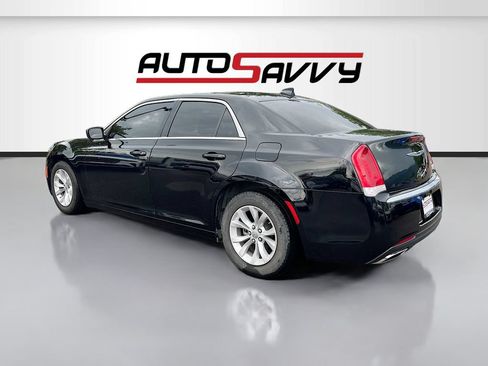 Used 2023 Chrysler 300 Touring RWD image 5